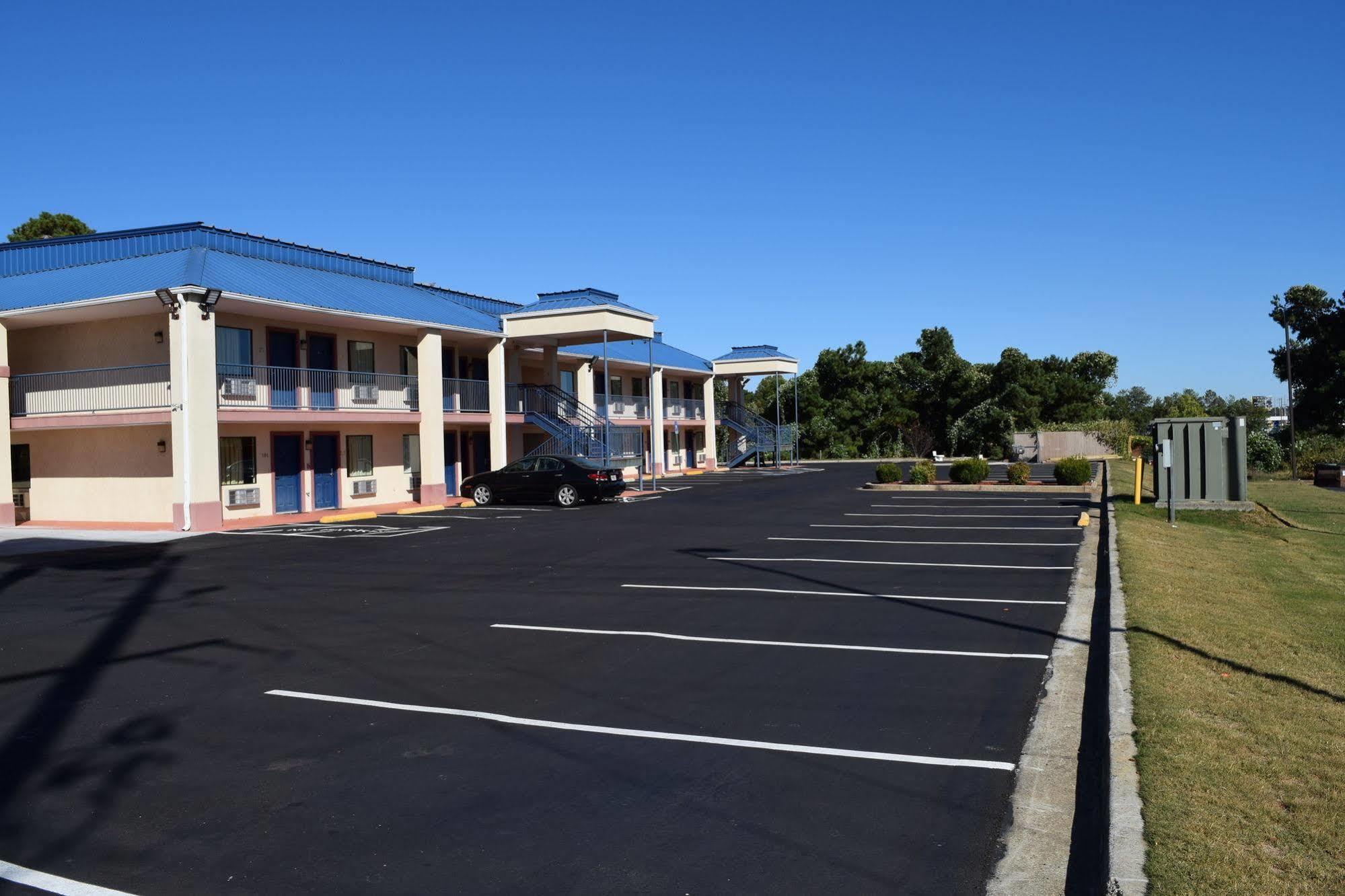 Royal & Hotel Douglasville